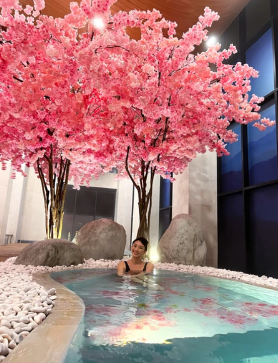 Enjoying 40 deg. C Sakura Pool
The Yanné Onsen Hotel Genting Package